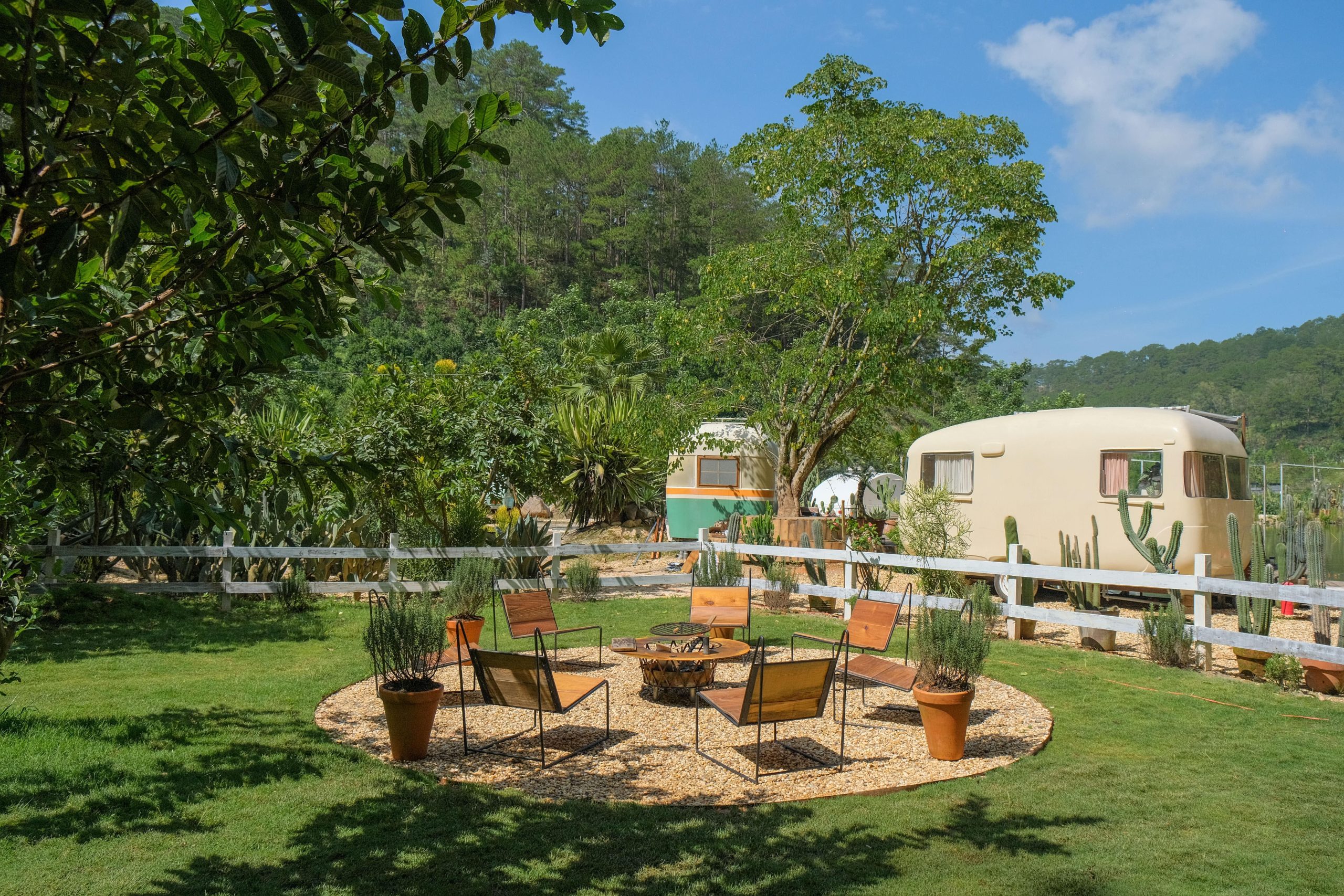 the camp inn đà lạt – trải nghiệm kiểu cắm trại mobihome camping